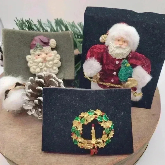 Christmas Brooches Red/Green/Gold - Picture 1 of 4